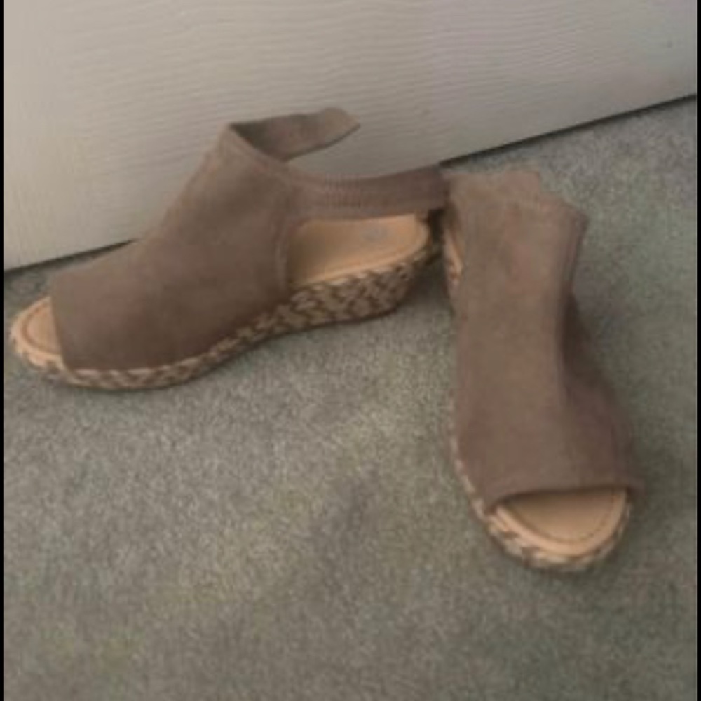 Girls open toe wedges